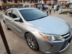 Toyota Camry XLE 4dr Sedan (2.5L 4cyl 6A) 2015 Silver