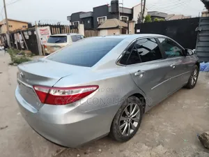 Toyota Camry XLE 4dr Sedan (2.5L 4cyl 6A) 2015 Silver