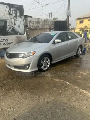 Toyota Camry SE 4dr Sedan (3.5L 6cyl 6A) 2014 Silver