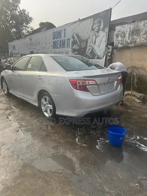 Toyota Camry SE 4dr Sedan (3.5L 6cyl 6A) 2014 Silver