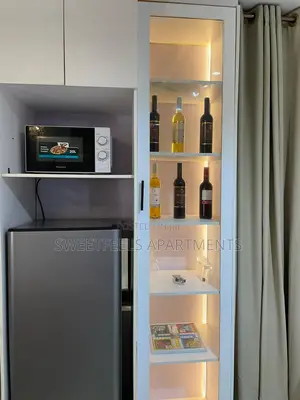 Cozy One Bedroom Flat + Ps4, 247 Power, Balcony Swimming Pool
