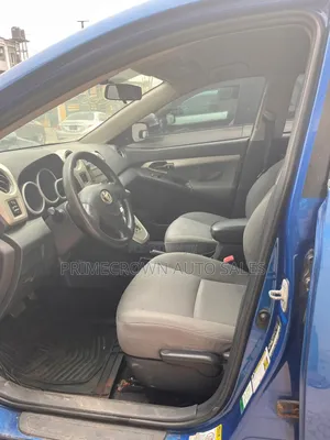 Toyota Matrix Hatchback FWD (1.8L 4cyl 5M) 2010 Blue