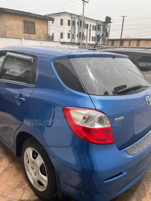 Toyota Matrix Hatchback FWD (1.8L 4cyl 5M) 2010 Blue