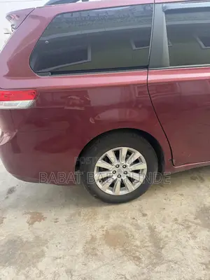Toyota Sienna 2013 Red
