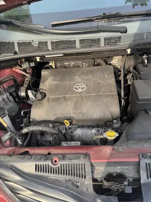 Toyota Sienna 2013 Red