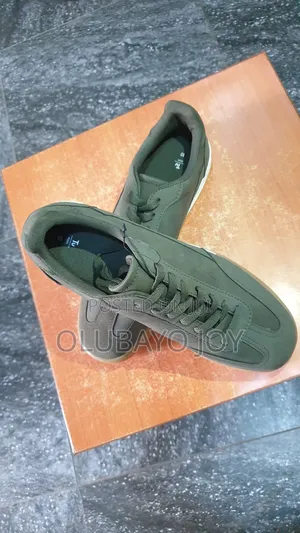 Suitable Shoe/ Trainers