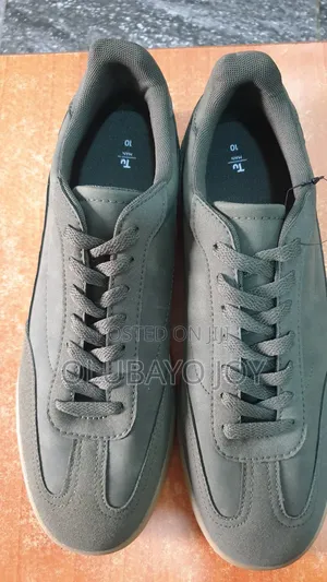 Suitable Shoe/ Trainers