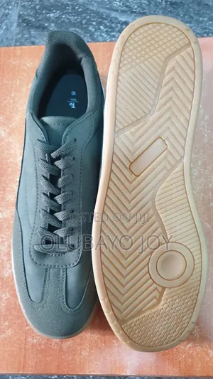 Suitable Shoe/ Trainers