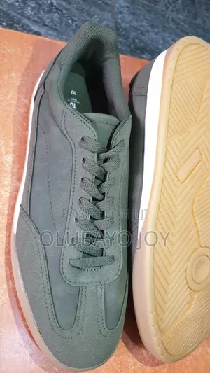 Suitable Shoe/ Trainers