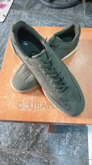 Suitable Shoe/ Trainers