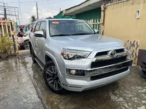 Toyota 4-Runner Limited 4dr SUV 4WD (4.0L 6cyl 5A) 2015 Silver