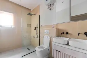Beautiful And Cozy Luxurious 2 Bedroom Apartment .