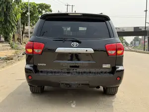 Toyota Sequoia Platinum 4dr SUV 4WD (5.7L 8cyl 6A) 2010 Black