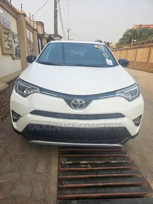 Toyota RAV4 SE AWD (2.5L 4cyl 6A) 2016 White