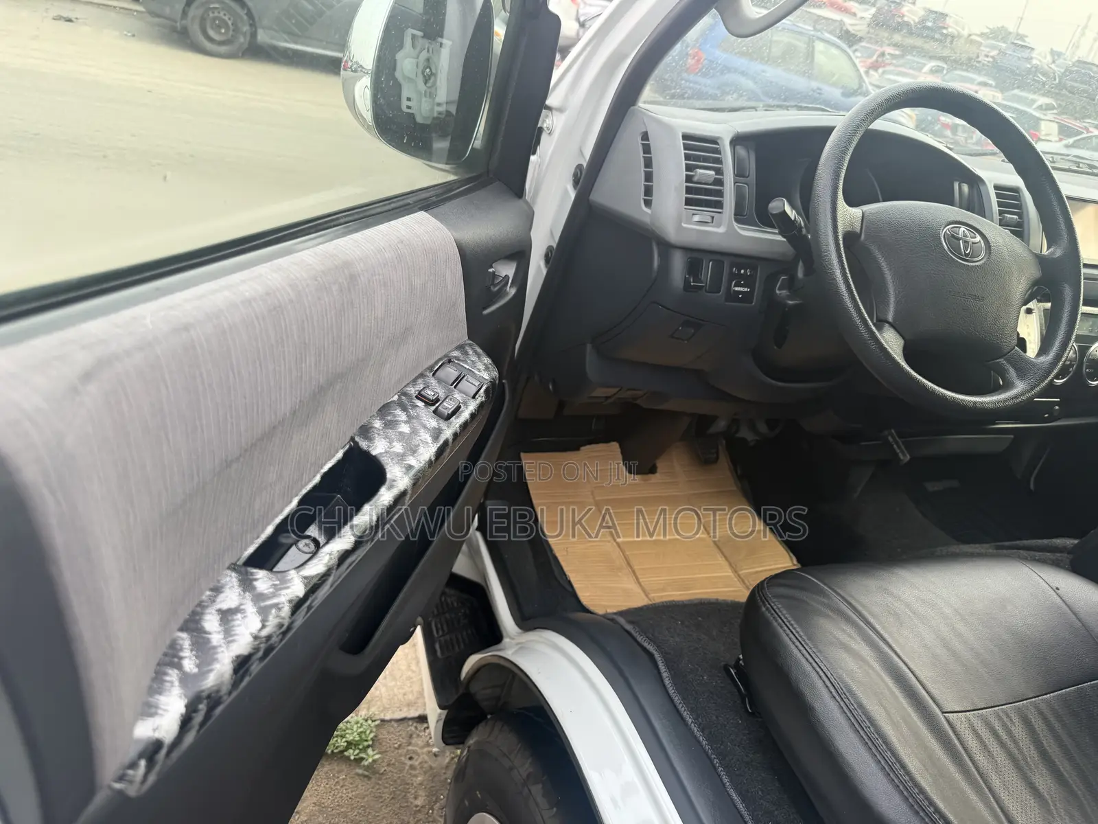 Toyota HiAce 2012 White