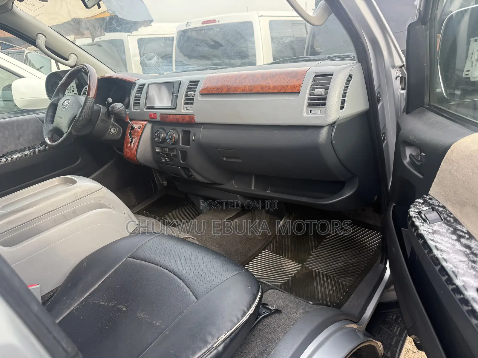Toyota HiAce 2013 Silver
