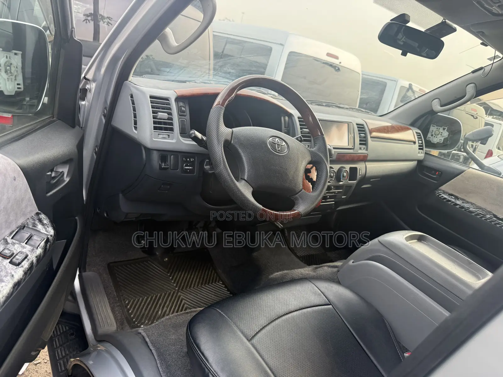 Toyota HiAce 2013 Silver