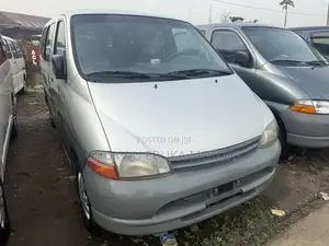 Toyota HiAce 2002 Silver
