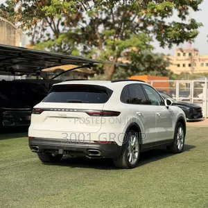 Porsche Cayenne 2021 White
