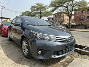 Toyota Corolla LE Premium 4dr Sedan (1.8L 4cyl CVT) 2015 Gray