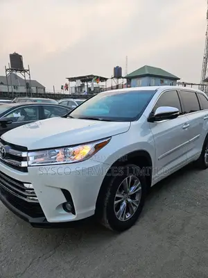 Toyota Highlander XLE 4dr SUV (3.5L 6cyl 6A) 2014 White