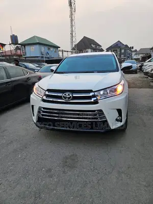 Toyota Highlander LE 4dr SUV (2.7L 4cyl 6A) 2014 White