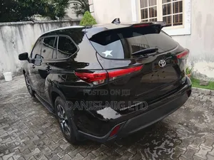 Toyota Highlander XLE AWD 2023 Black
