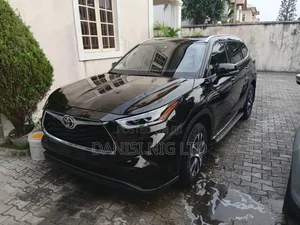 Toyota Highlander XLE AWD 2023 Black