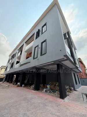 5bdrm House in Airport Road / Oshodi for sale