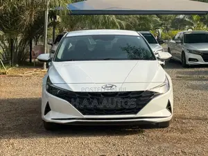 Hyundai Elantra 2022 White