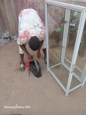 Aluminium Show Glass
