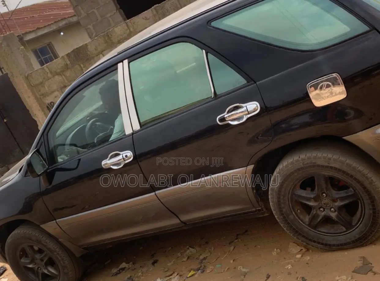 Lexus RX 2000 Black