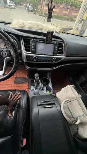 Toyota Highlander XLE V6 4x2 (3.5L 6cyl 6A) 2016 Black