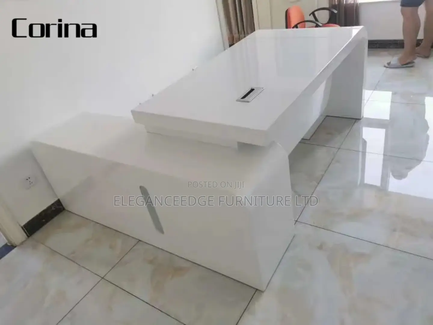 Modern Executive Office Table With Side Storage – High-Gloss White Man