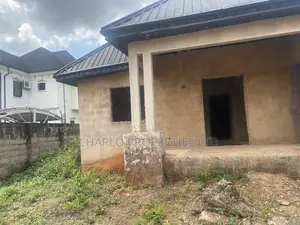 5bdrm Block of Flats in Benin City for sale