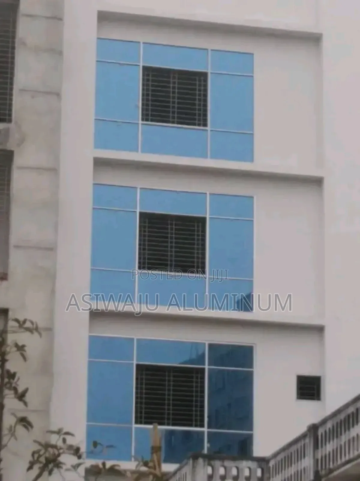 Aluminium Cuttingwall With Open Window