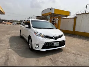 Toyota Sienna 2016 White