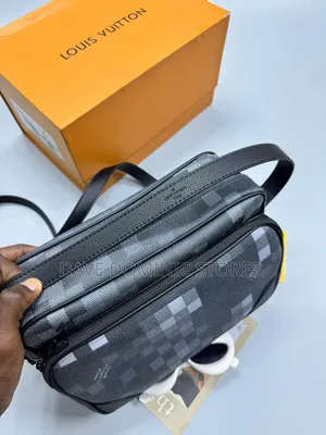 High Quality Luxury Louis Vuitton Side / Messenger Bag