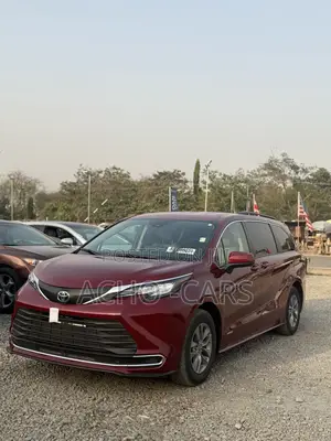 Toyota Sienna 2022 Red