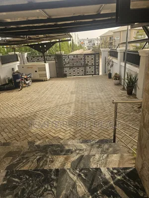5bdrm Townhouse / Terrace in Kado District for rent