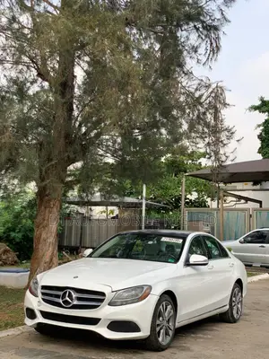 Mercedes-Benz C300 Base 4Matic Sedan AWD (2.0L 4cyl 7A) 2016 White