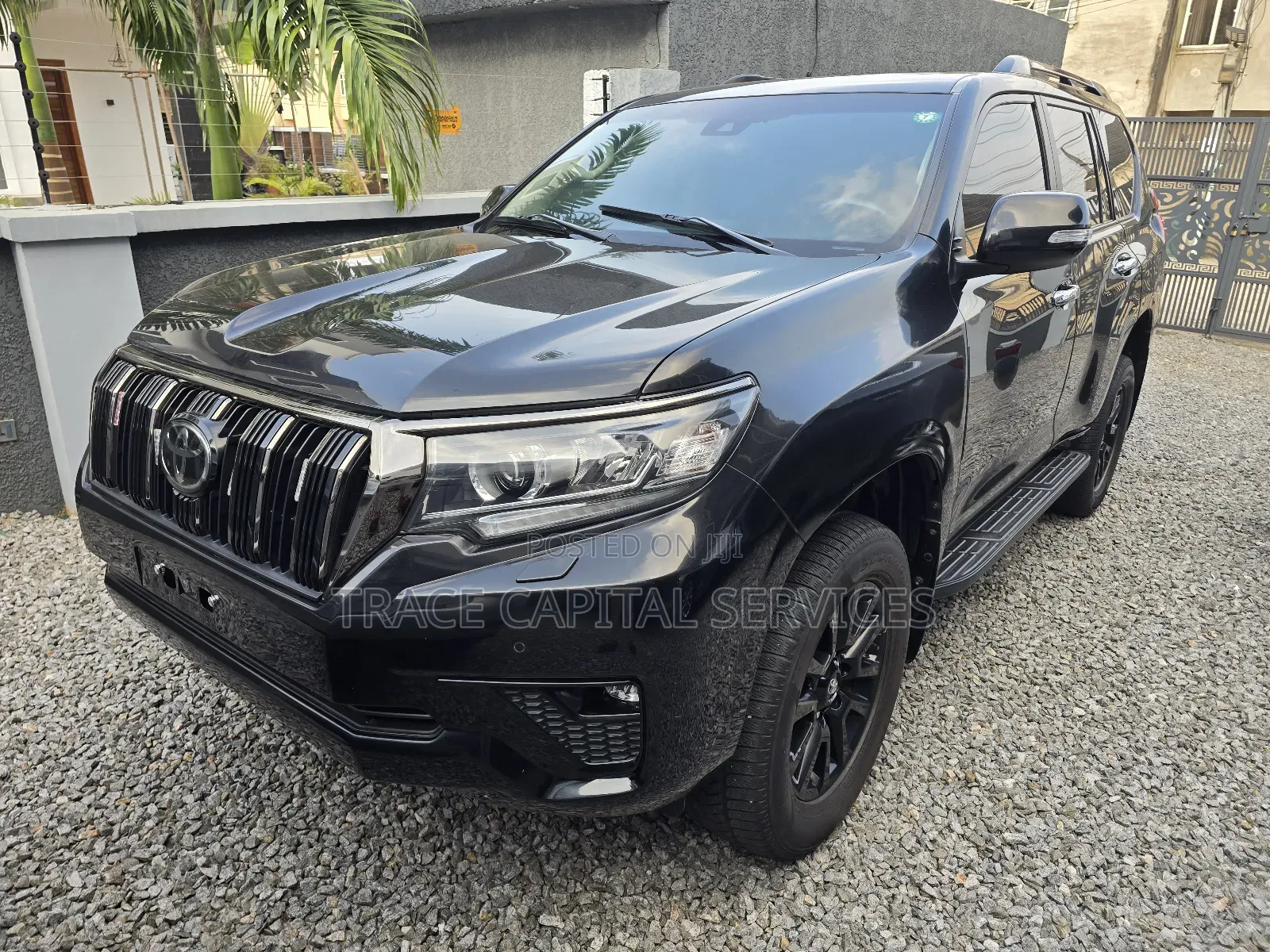 Neat Luxury Car for Rent
