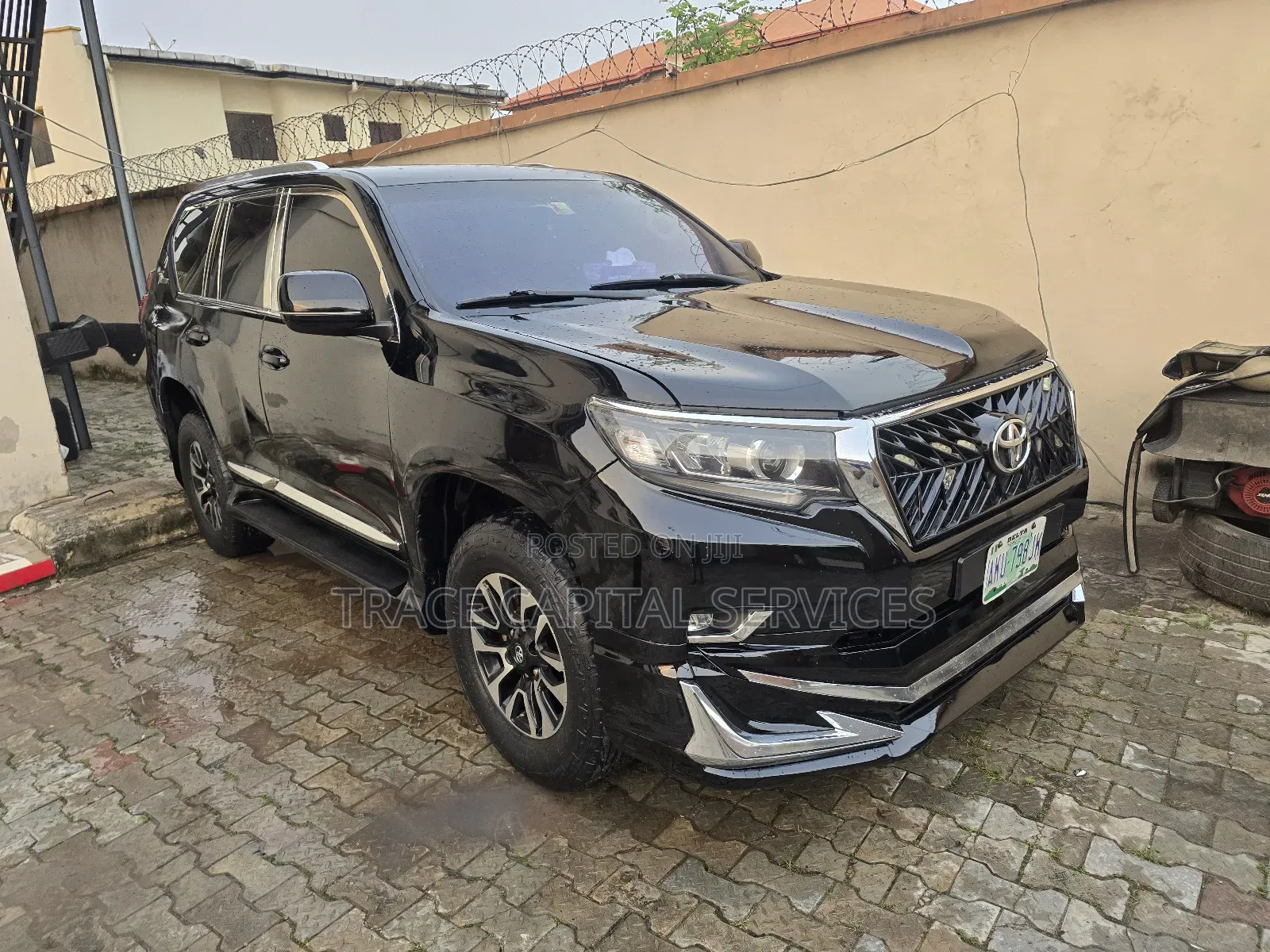 Neat Luxury Car for Rent