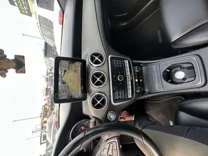 Mercedes-Benz GLA 250 2018 Red