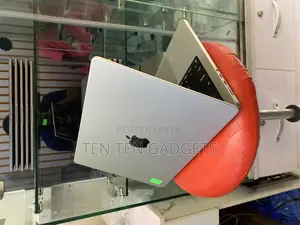 Laptop Apple MacBook Pro 2021 M1 16GB Apple M1 Pro SSD 512GB