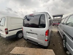 Toyota HiAce 2010 Silver