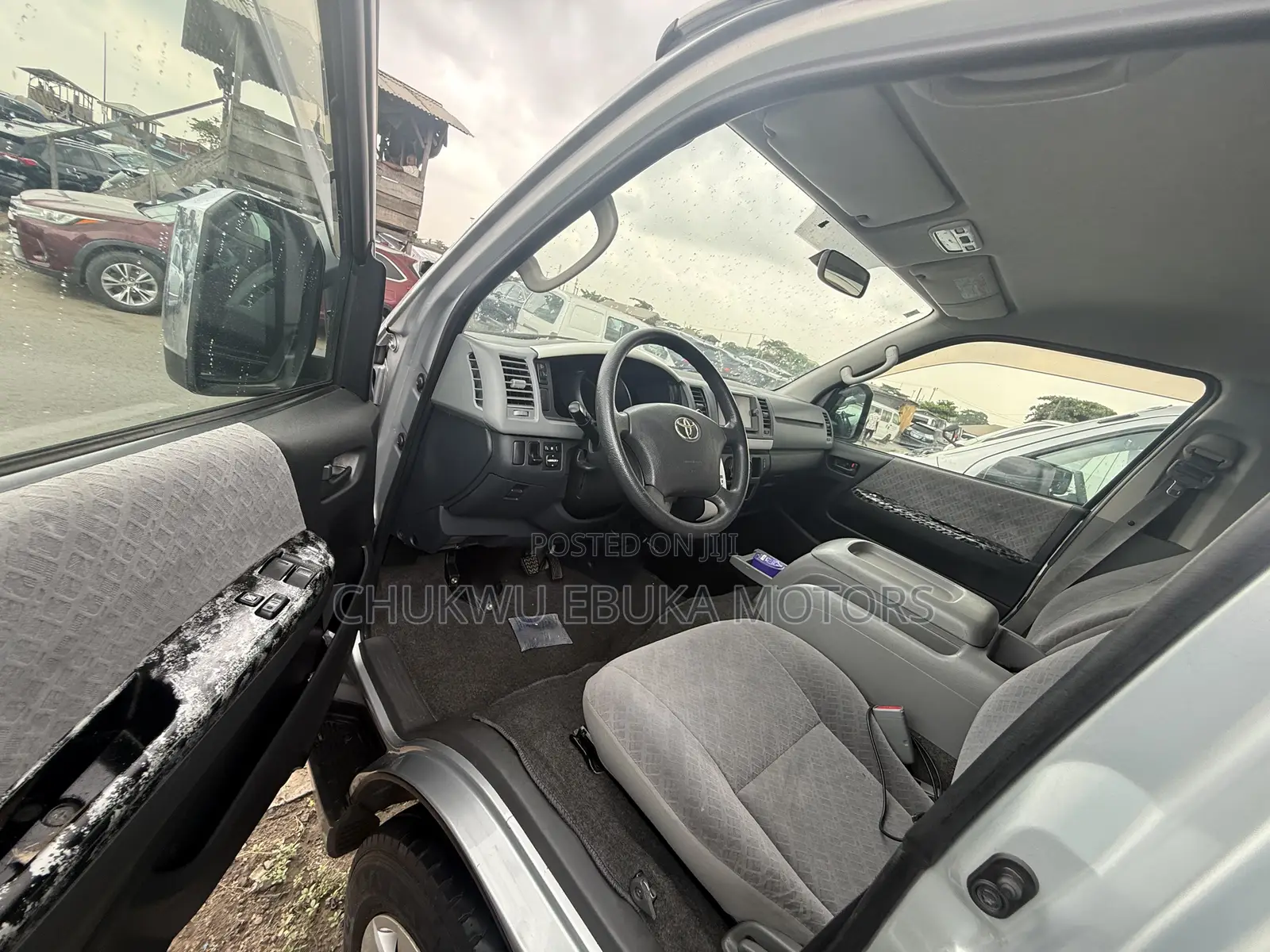 Toyota HiAce 2010 Silver