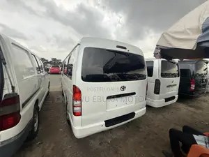 Toyota HiAce 2013 White