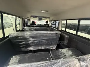 Toyota HiAce 2013 White