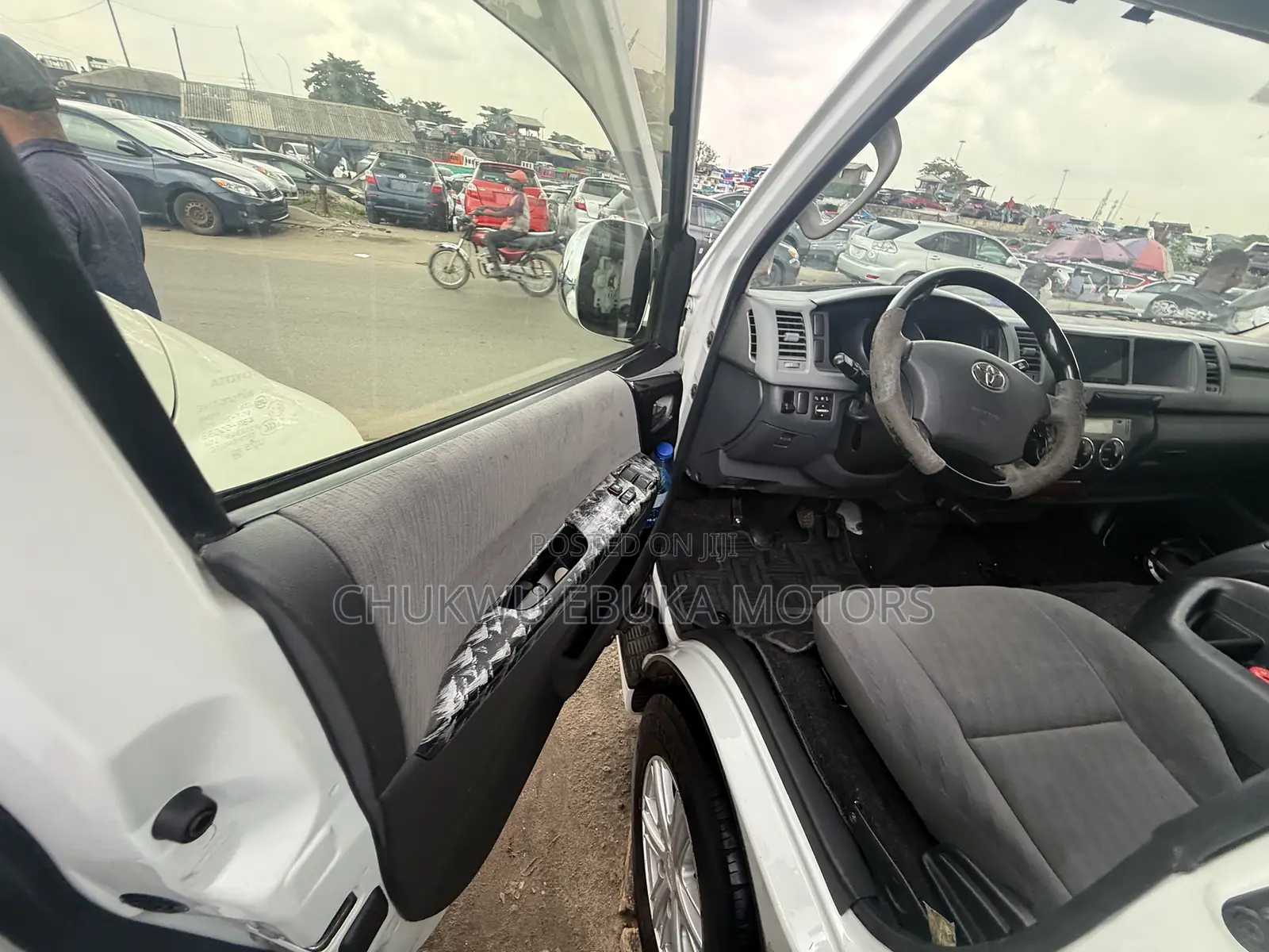 Toyota HiAce 2013 White